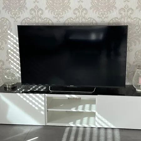Apartment Red Dot Eva