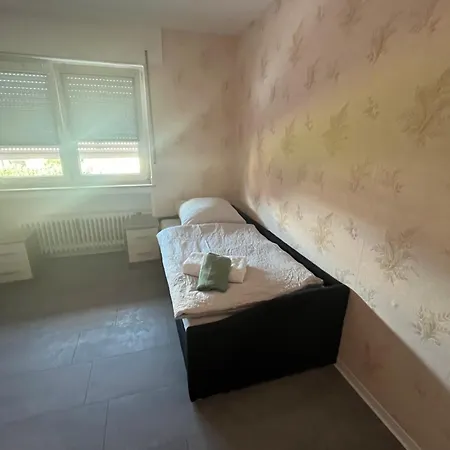 Red Dot Eva Apartment *